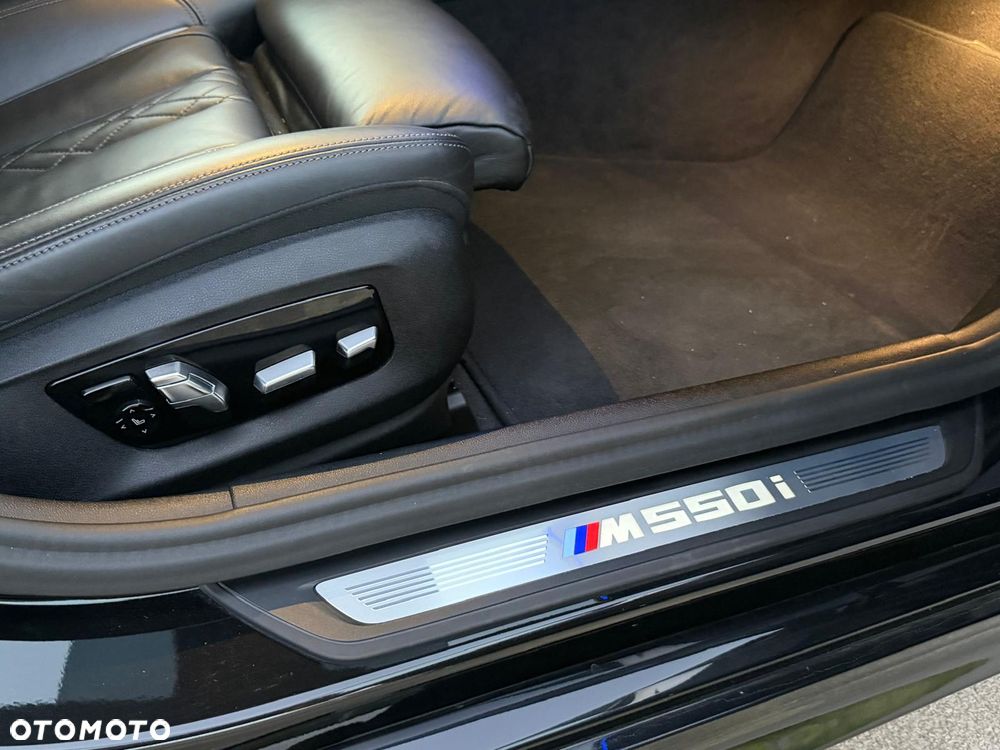 BMW Seria 5 M550i xDrive - 23