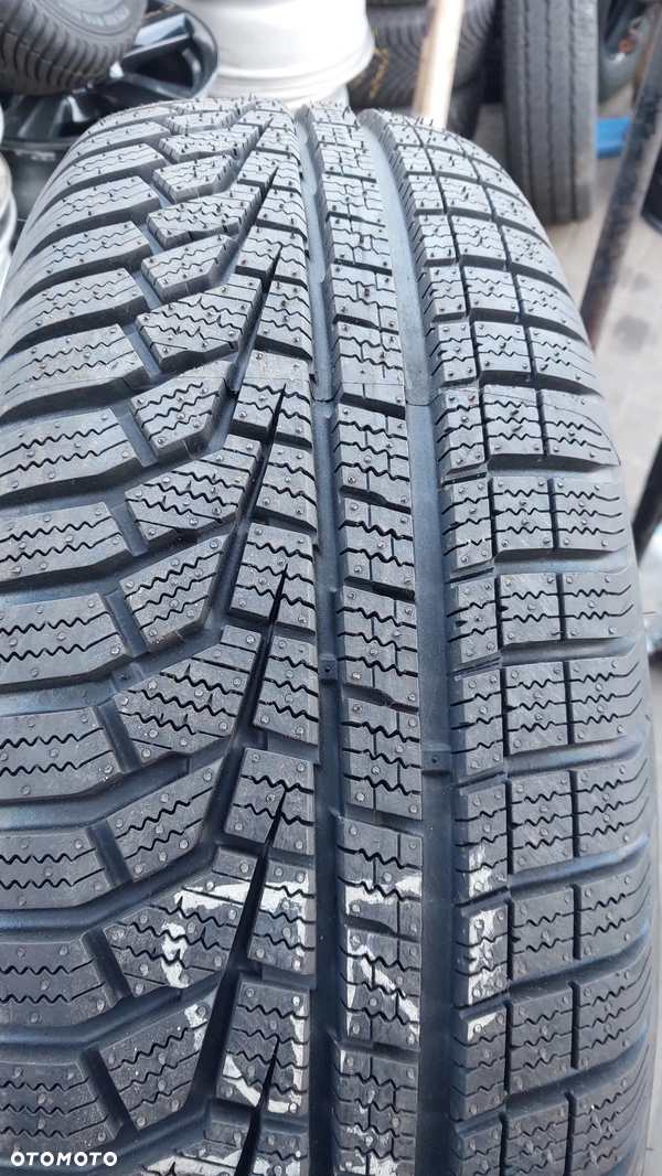 Opona pojedyncza Hankook Winter I*Cept evo2 W320A SUV 215/70 R16 100T