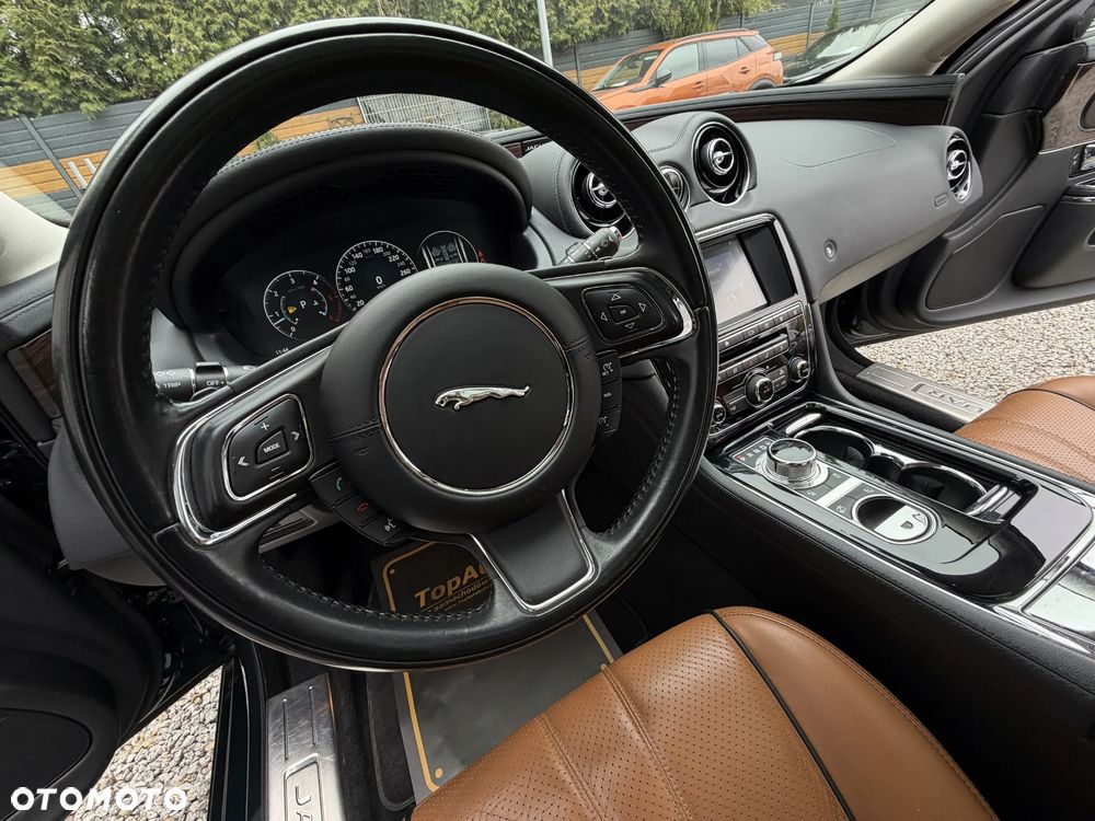 Jaguar XJ 3.0 D V6 Premium Luxury - 32