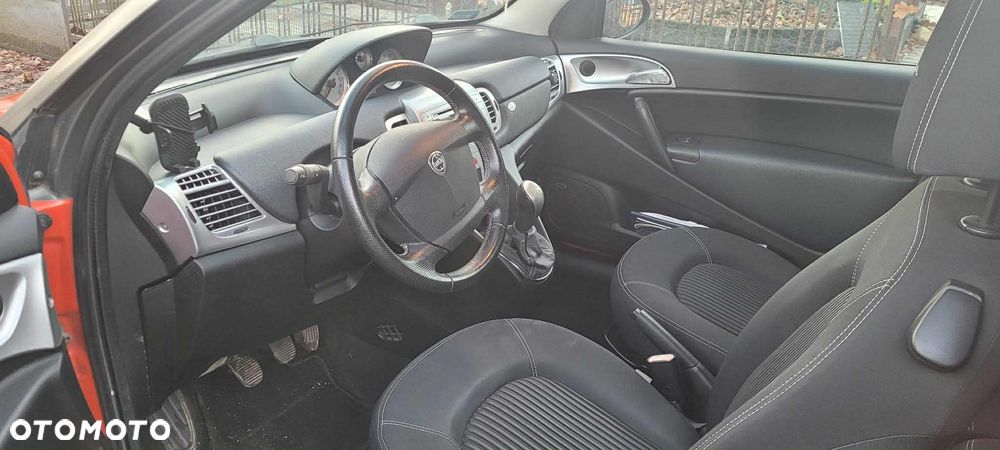 Lancia Ypsilon 1.3 SMomoDesign (4os.) - 11