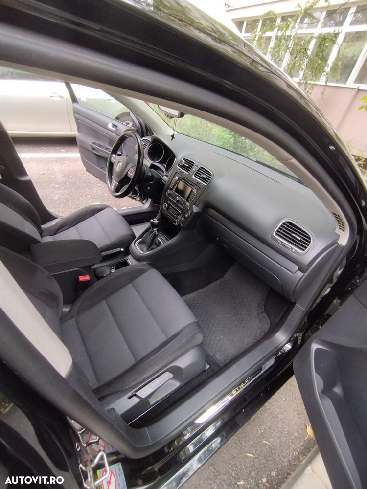 Volkswagen Golf 1.6 TDI DPF Highline - 16