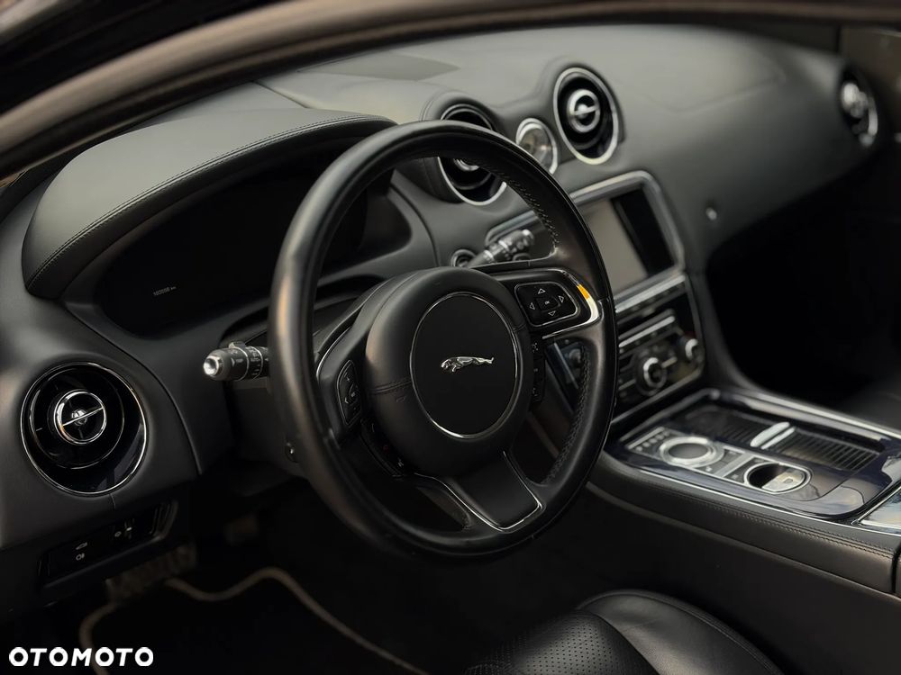 Jaguar XJ 3.0 D V6 Premium Luxury - 8