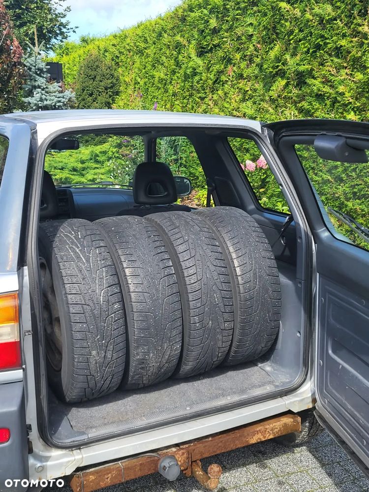 Toyota RAV4 2.0 - 8
