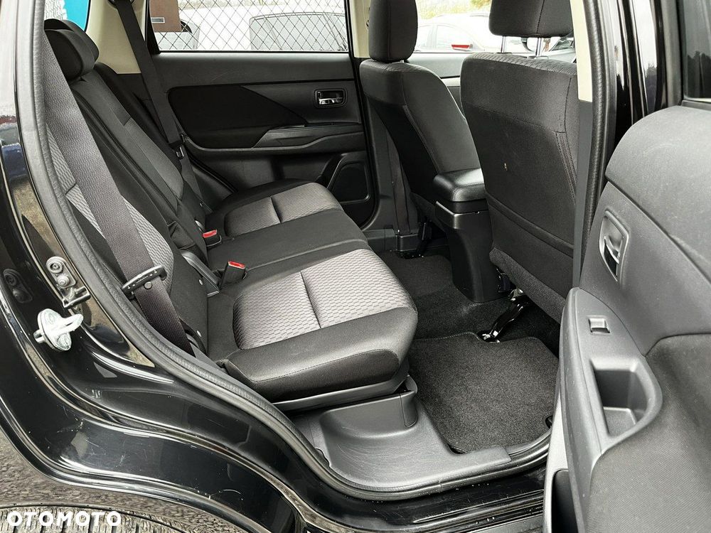 Mitsubishi Outlander 2.0 Instyle + 4WD CVT - 30