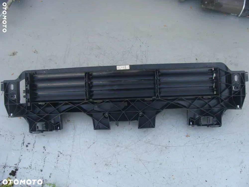 AUDI E-TRON KIEROWNICA POWIETRZA ŻALUZJA  4KE807771 4KE890067B - 1