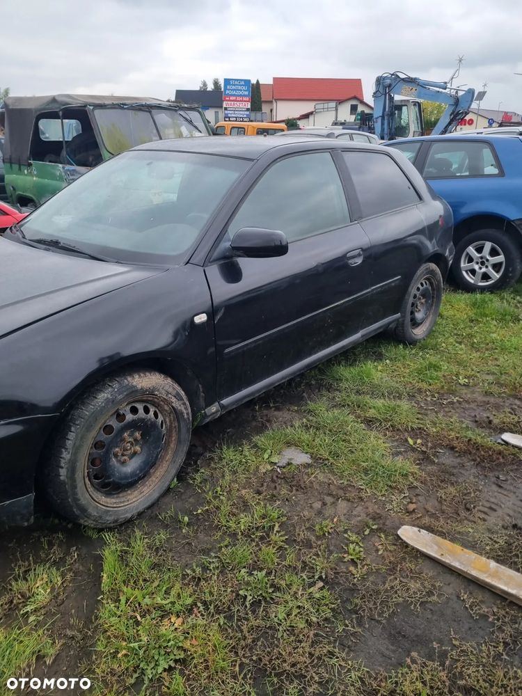 Audi a3 8l lift 3d 1.6 8v AVU lakier LY9B na części - 5