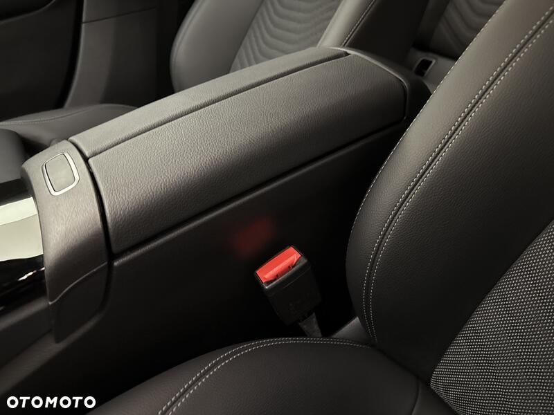 Mercedes-Benz Klasa A 180 7G-DCT - 18