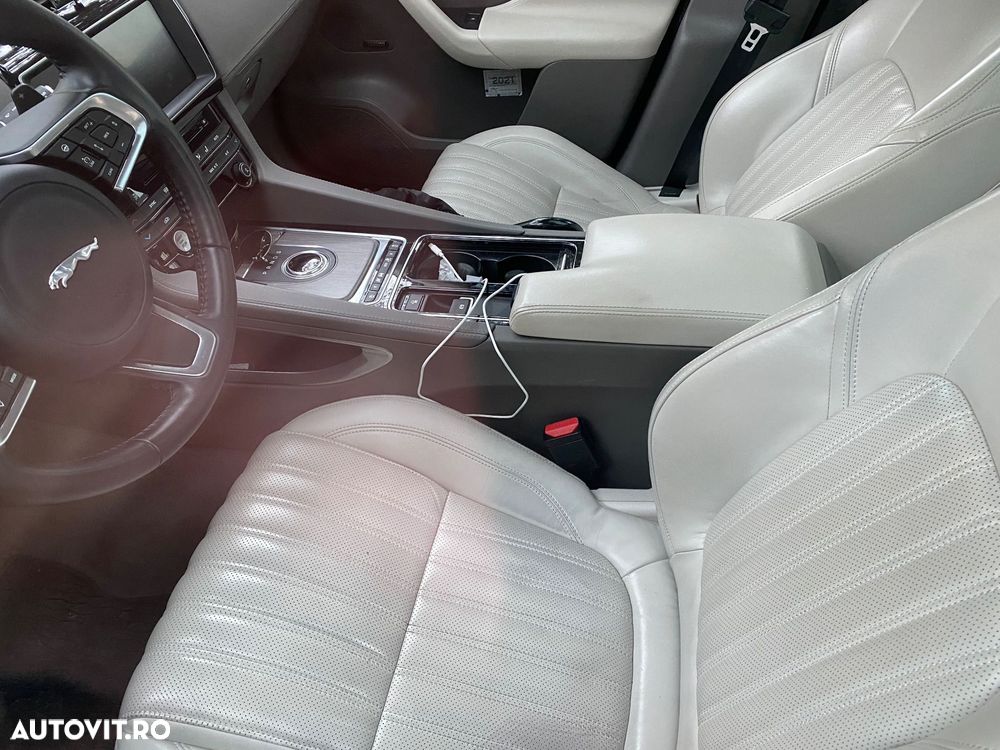 Jaguar F-Pace 35t AWD Portfolio - 8