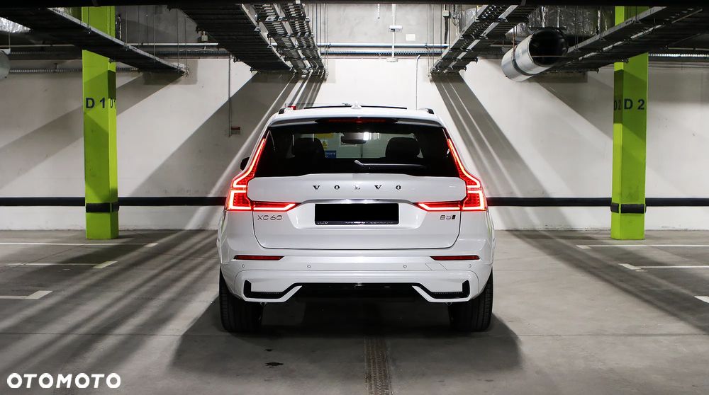 Volvo XC 60 B5 B AWD Ultra Black Edition - 16