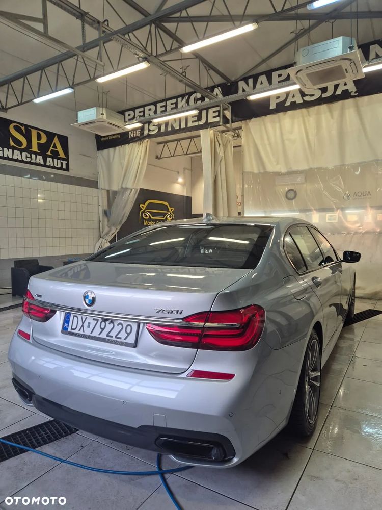BMW Seria 7 750i xDrive - 8
