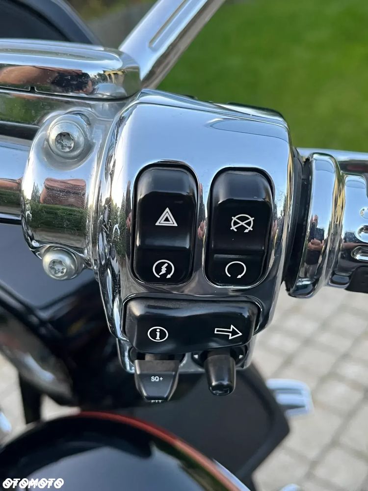 Harley-Davidson Touring Road Glide - 24