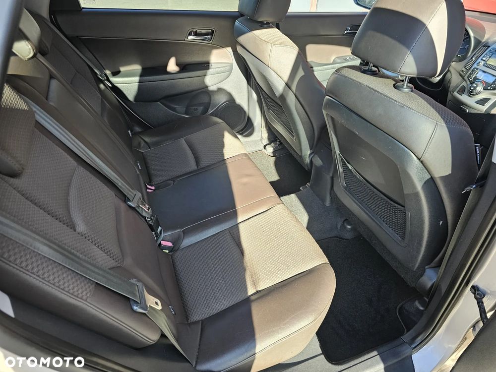 Hyundai i30 i30cw 2.0 Style - 23