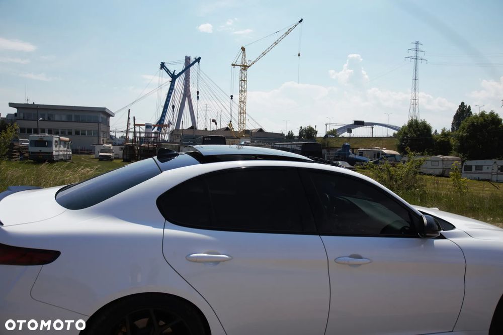 Alfa Romeo Giulia 2.0 Turbo 16V AT8-Q4 Ti - 28