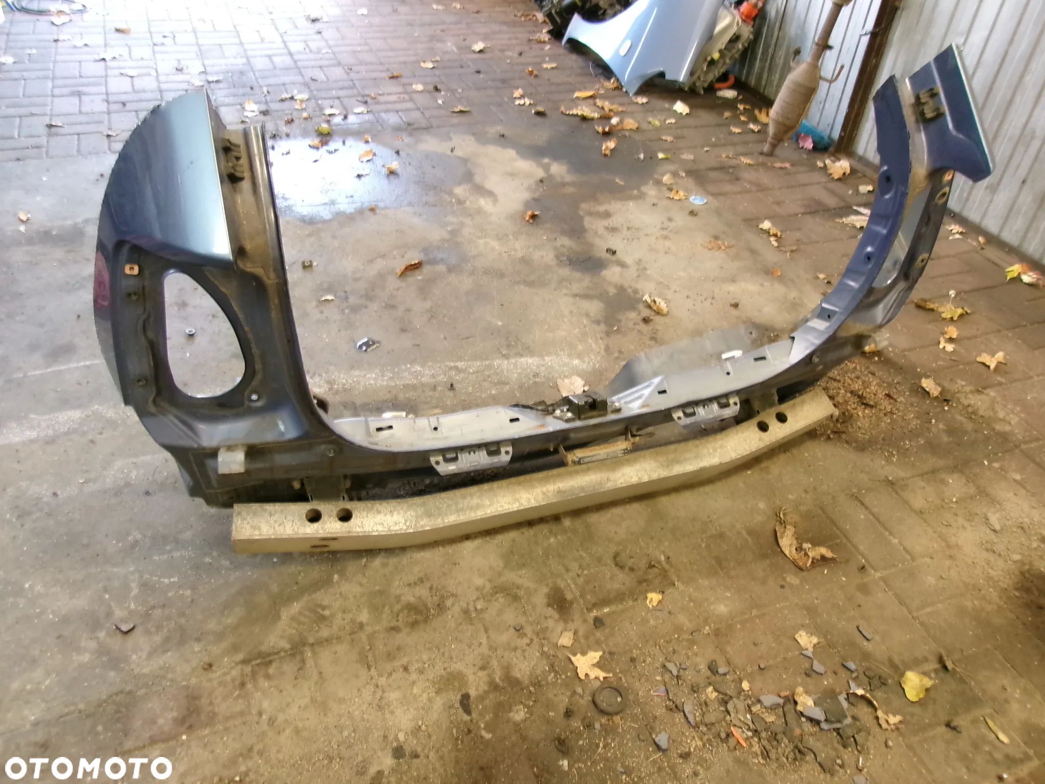 PAS TYLNY TOYOTA PRIUS II - 1