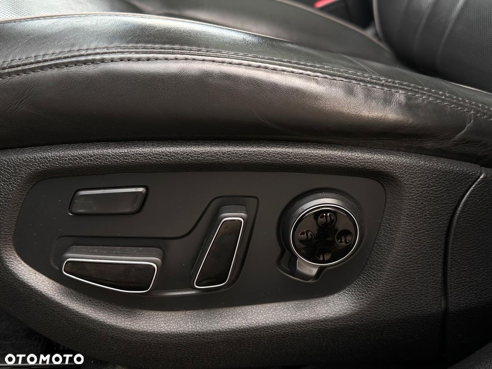 Hyundai Genesis 3.8 V6 GDI - 15