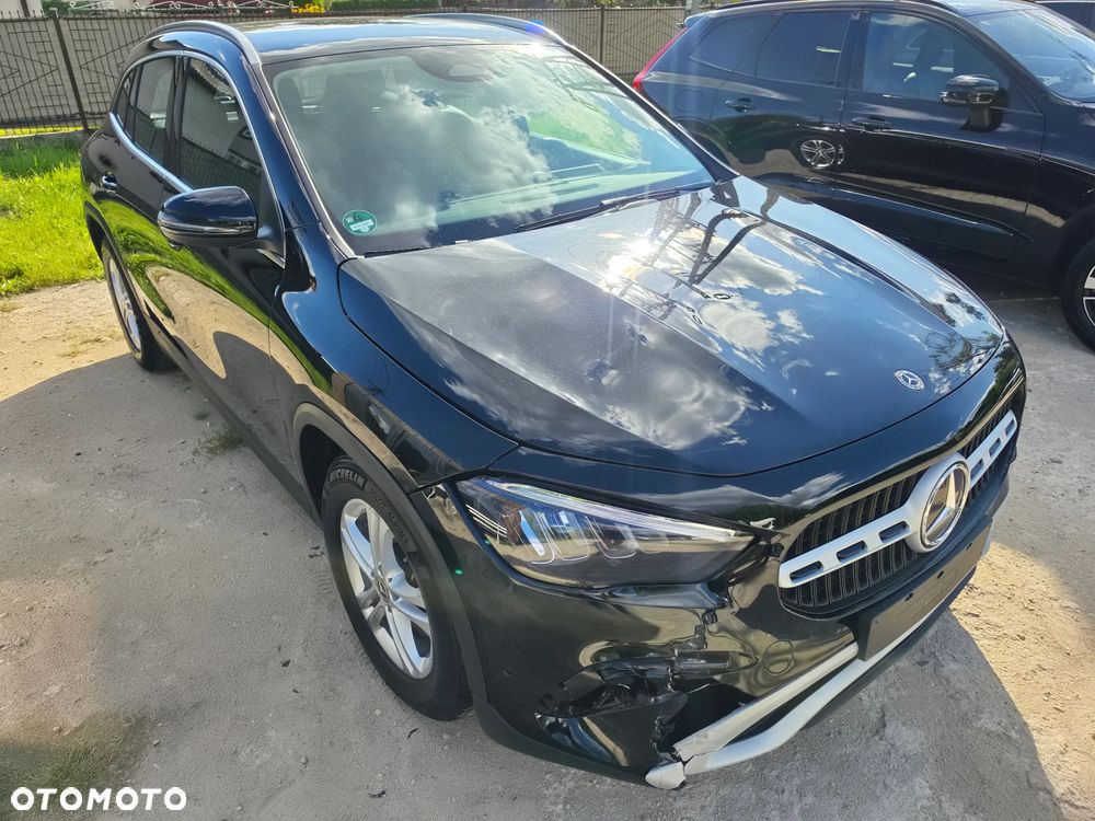 Mercedes-Benz GLA 200 7G-DCT Progressive - 11