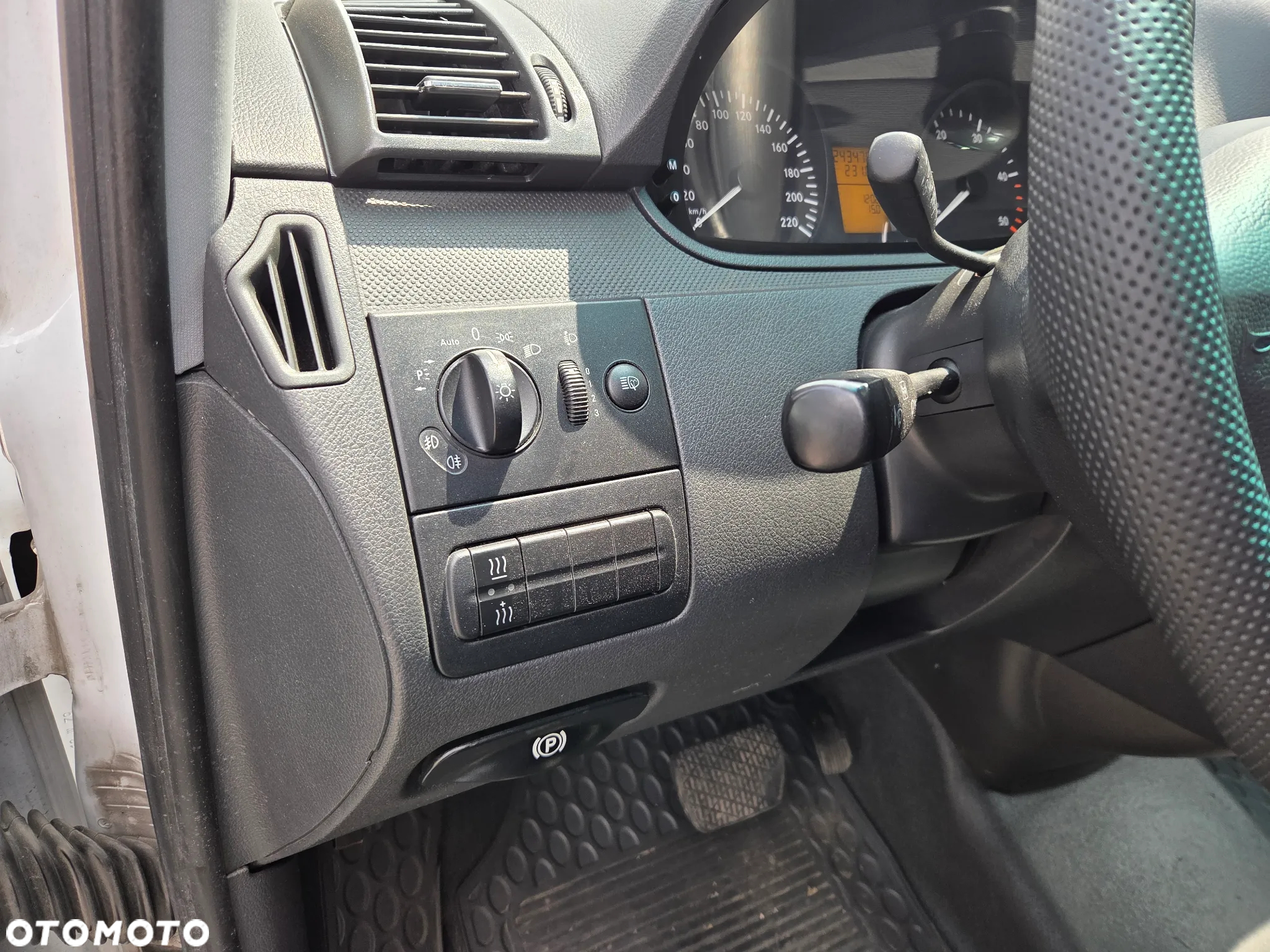 Mercedes-Benz VITO - 11