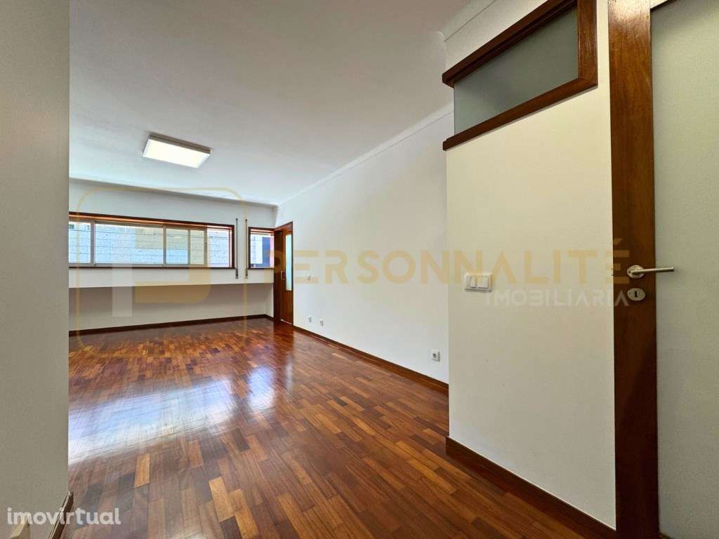 Apt. T1+1 c/ terraço e estacionamento - Grande imagem: 4/19