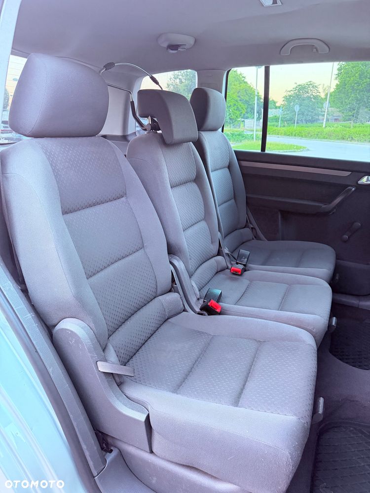 Volkswagen Touran - 17
