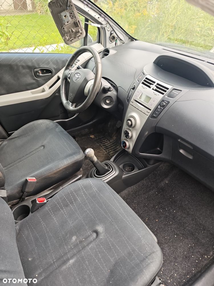 Toyota Yaris - 4