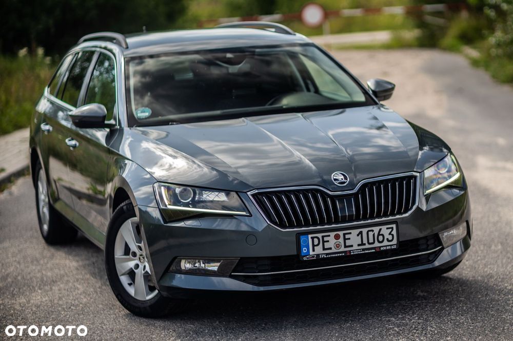 Skoda Superb 2.0 TDI DSG Ambition - 2