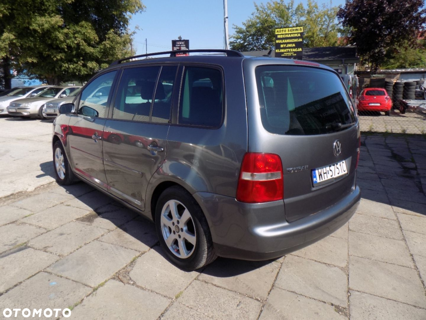 Volkswagen Touran - 4