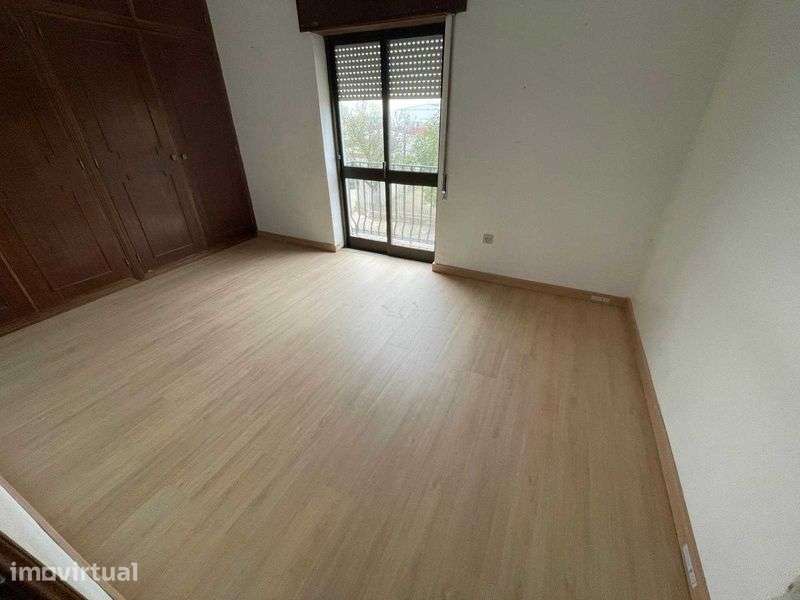 Apartamento T3 em frente à Mário Beirão para arrendamento - Grande imagem: 5/8