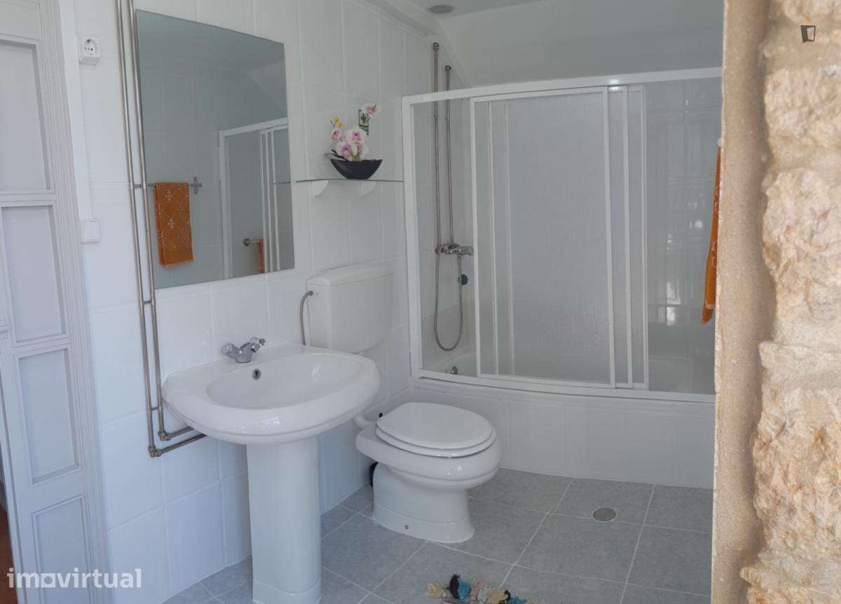 Quarto - localizado em Baixa de Santa Clara Coimbra - Grande imagem: 5/11