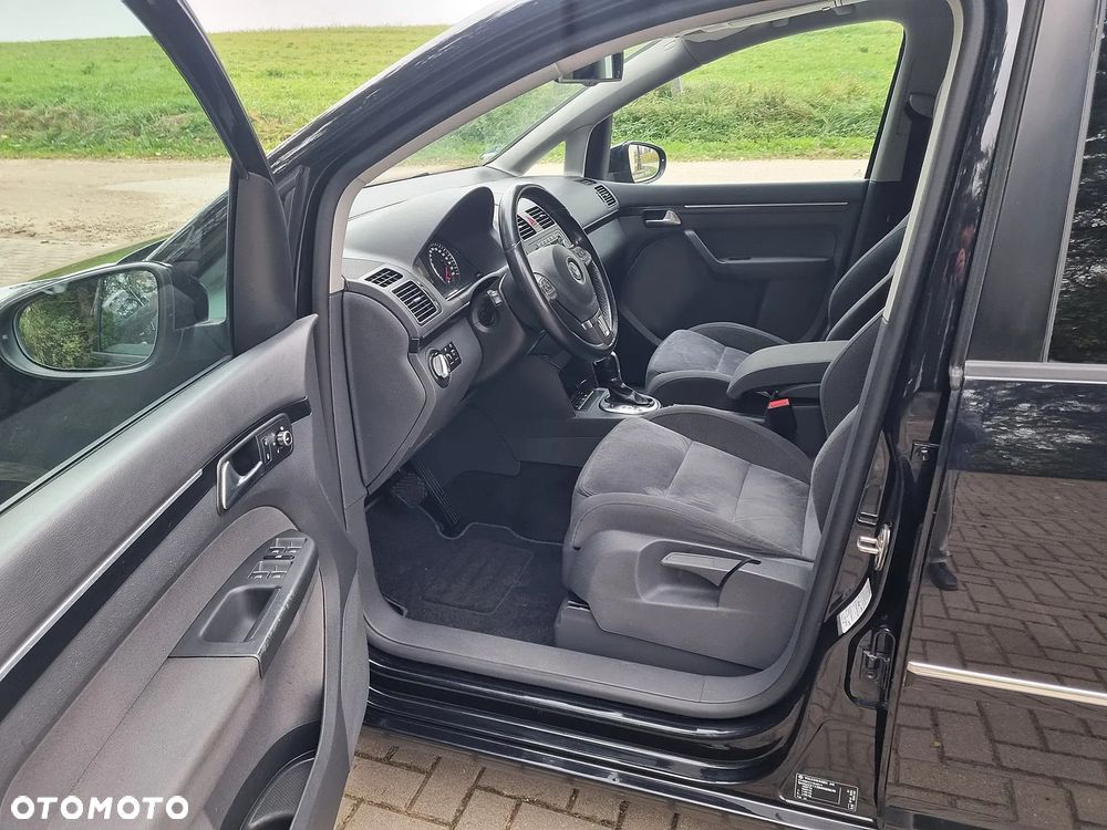 Volkswagen Touran 2.0 TDI DPF DSG Highline - 9