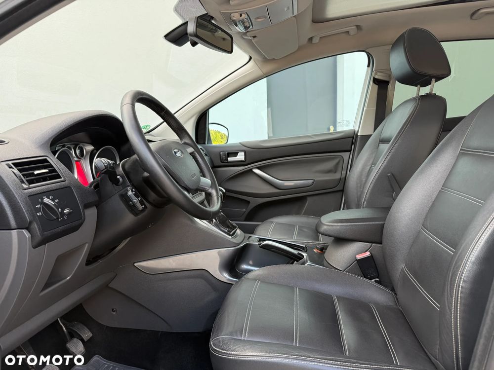 Ford Kuga - 24
