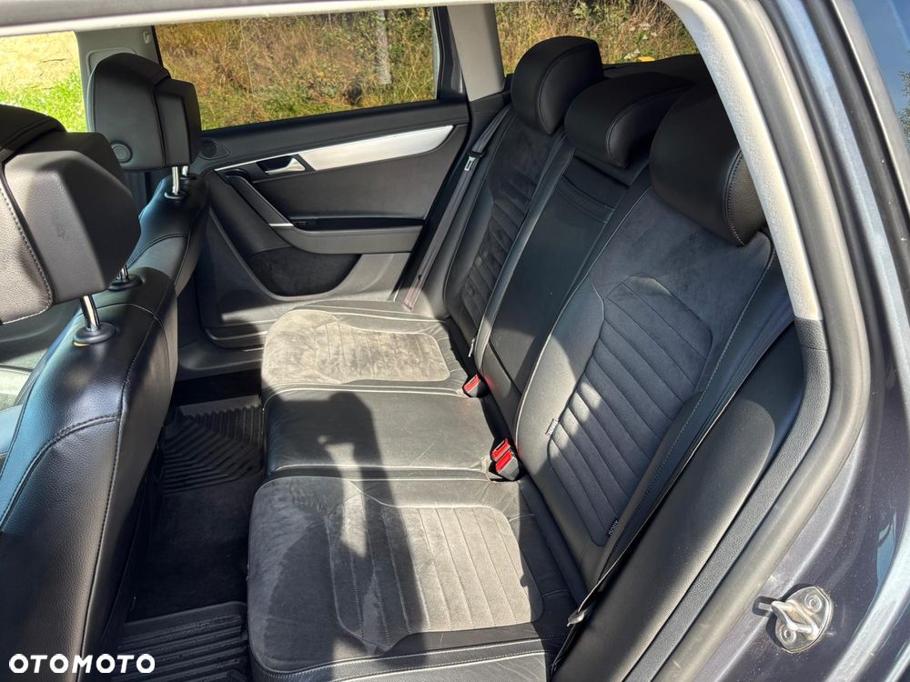 Volkswagen Passat - 12