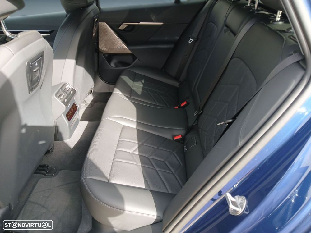 BMW 520 d Pack Desportivo M - 14