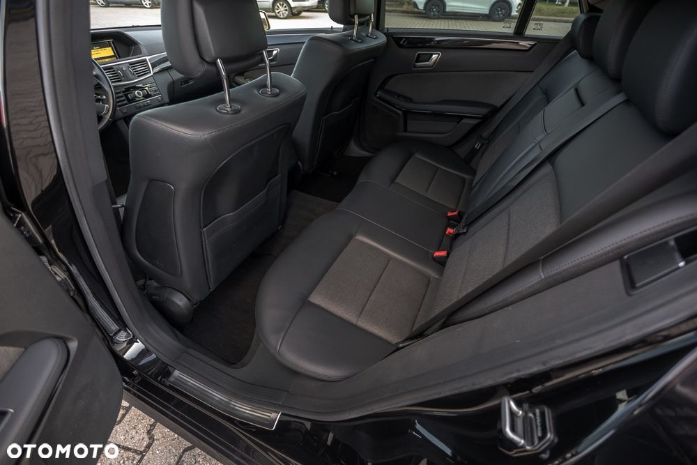 Mercedes-Benz Klasa E 220 CDI DPF BlueEFFICIENCY 7G-TRONIC Avantgarde - 21