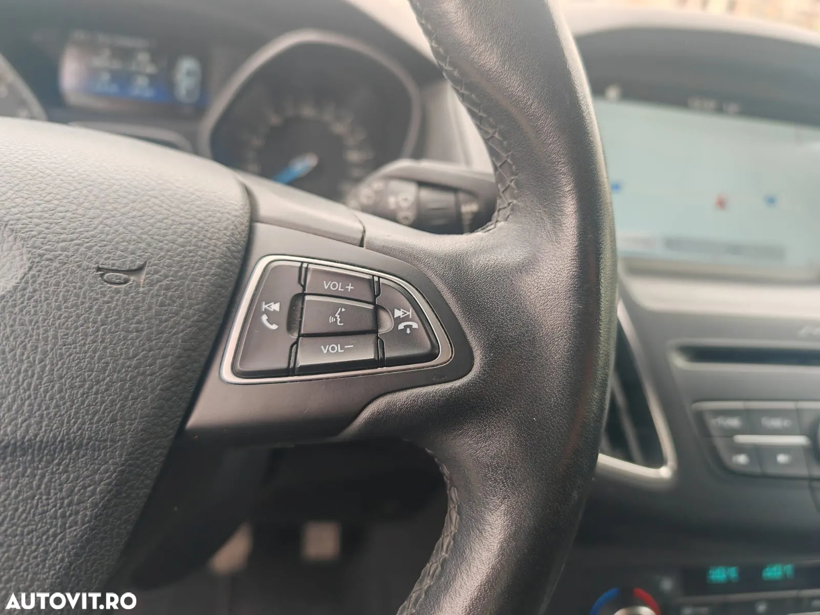 Ford Focus 1.0 EcoBoost Titanium - 13