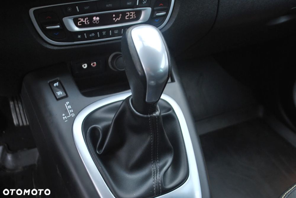 Renault Grand Scenic - 17