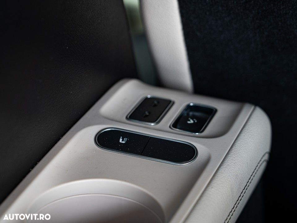 Mercedes-Benz GLS - 32