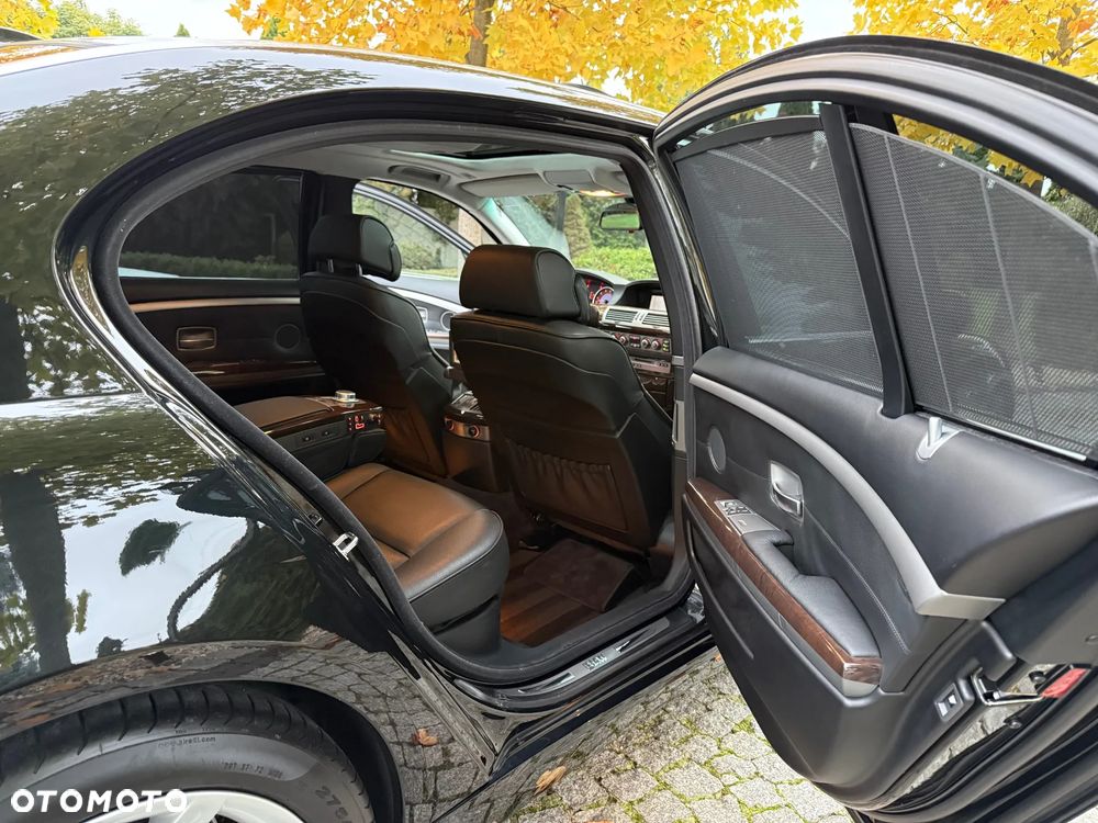 BMW Seria 7 750i L - 28