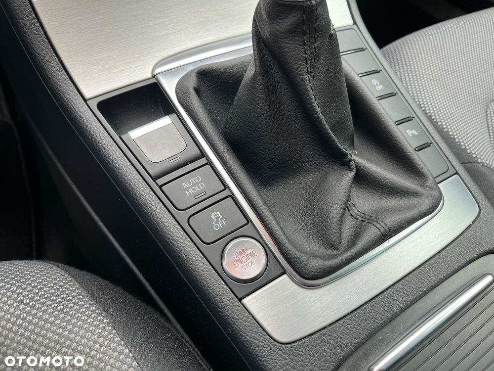 Volkswagen Passat 2.0 TDI DPF Comfortline - 14