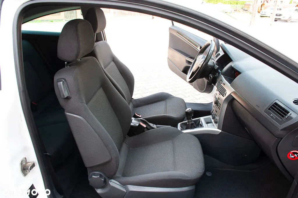 Opel Astra GTC 1.6 - 30