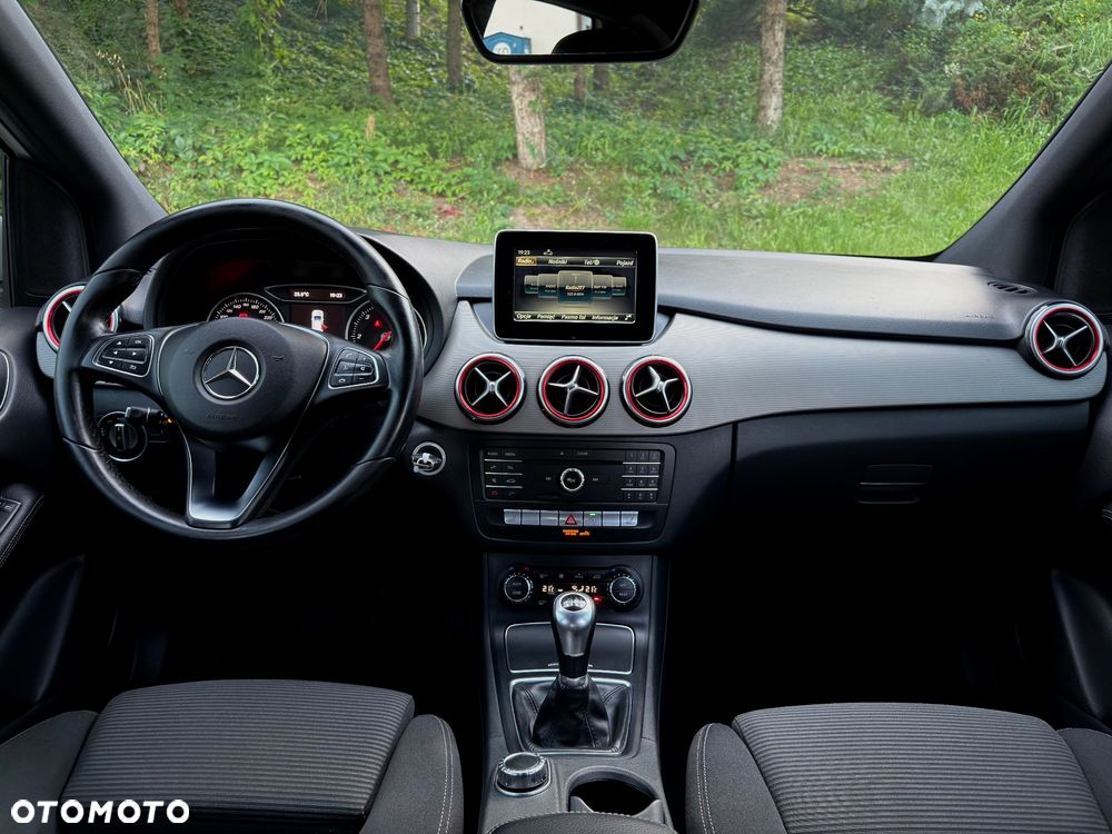 Mercedes-Benz Klasa B 160 d Edition - 29