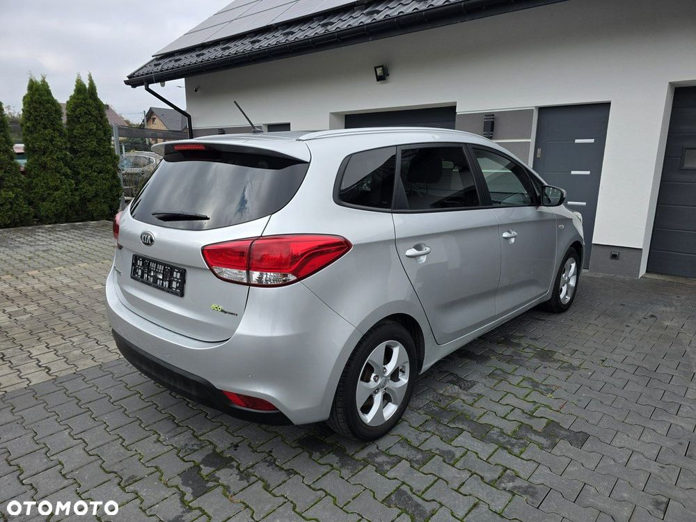 Kia Carens - 8