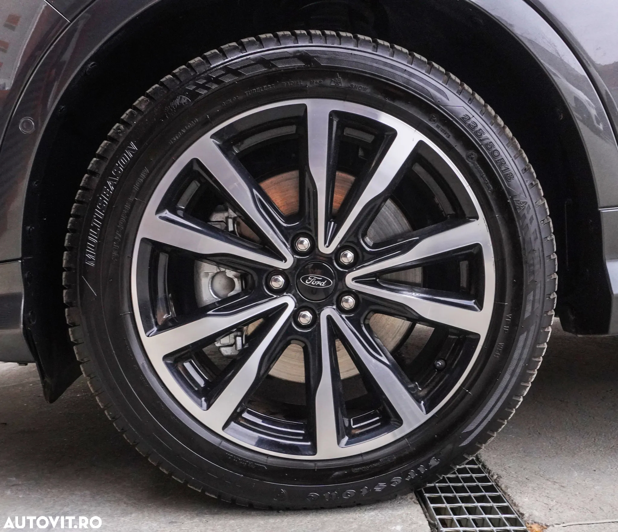 Ford Kuga 2.0 TDCi 4WD Powershift ST-Line - 36