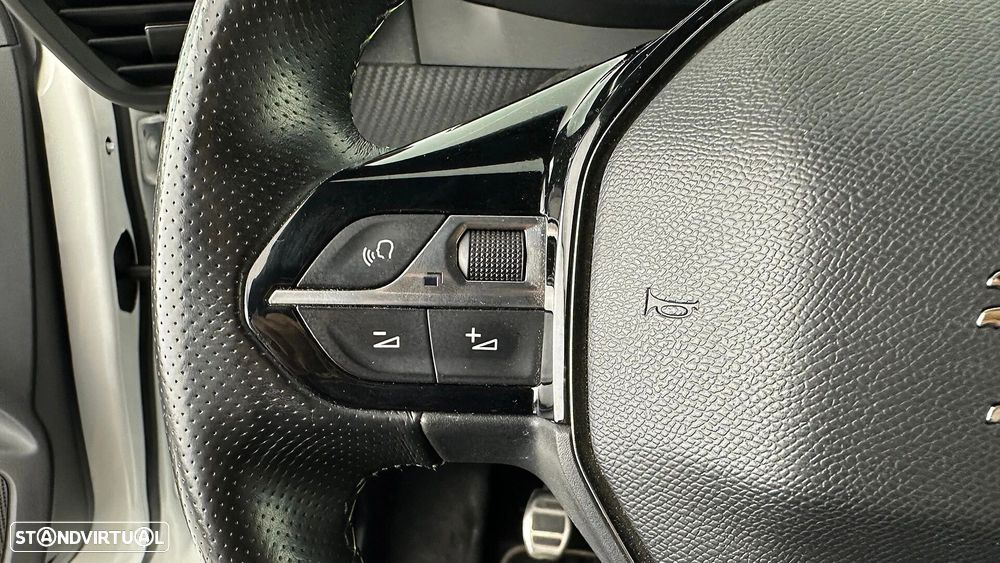 Peugeot 208 1.2 PureTech GT - 37