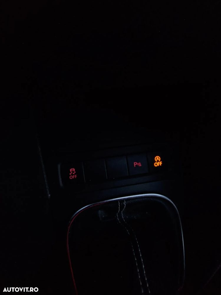 Volkswagen Golf 1.6 TDI DPF BlueMotion Technology Highline - 13