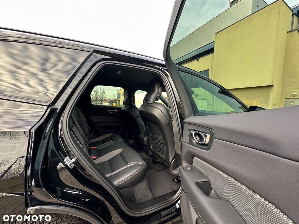 Volvo XC 60 B4 B Plus Dark - 25