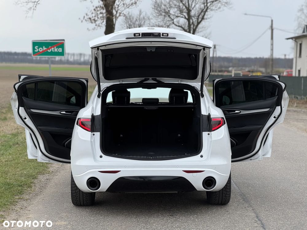 Alfa Romeo Stelvio 2.0 Turbo 16V AT8-Q4 Veloce - 19
