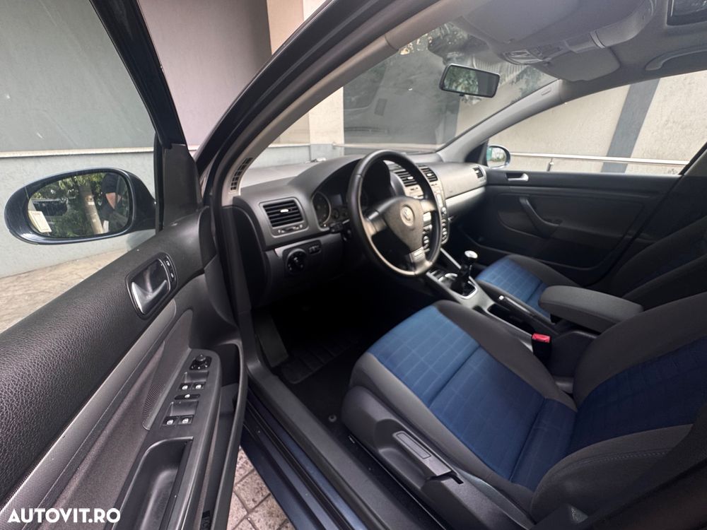 Volkswagen Golf - 6