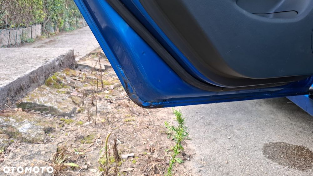 Chevrolet Cruze 1.6 Base - 13