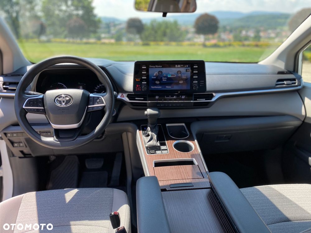 Toyota Sienna - 7