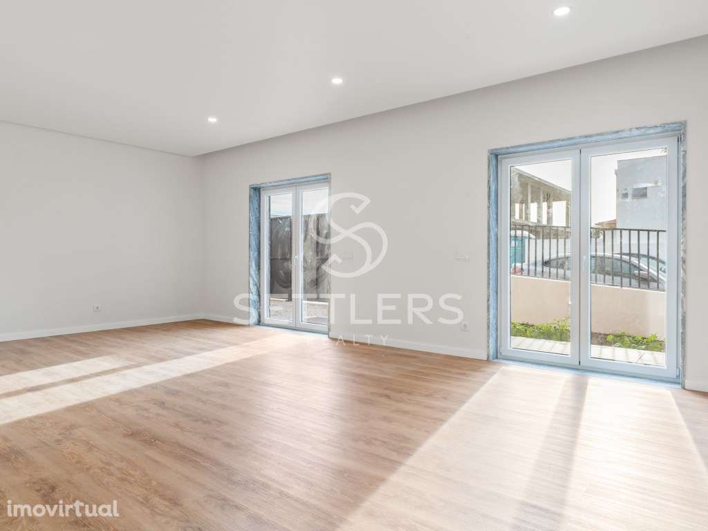 Moradia T3+2 Geminada no Estoril - Grande imagem: 2/30